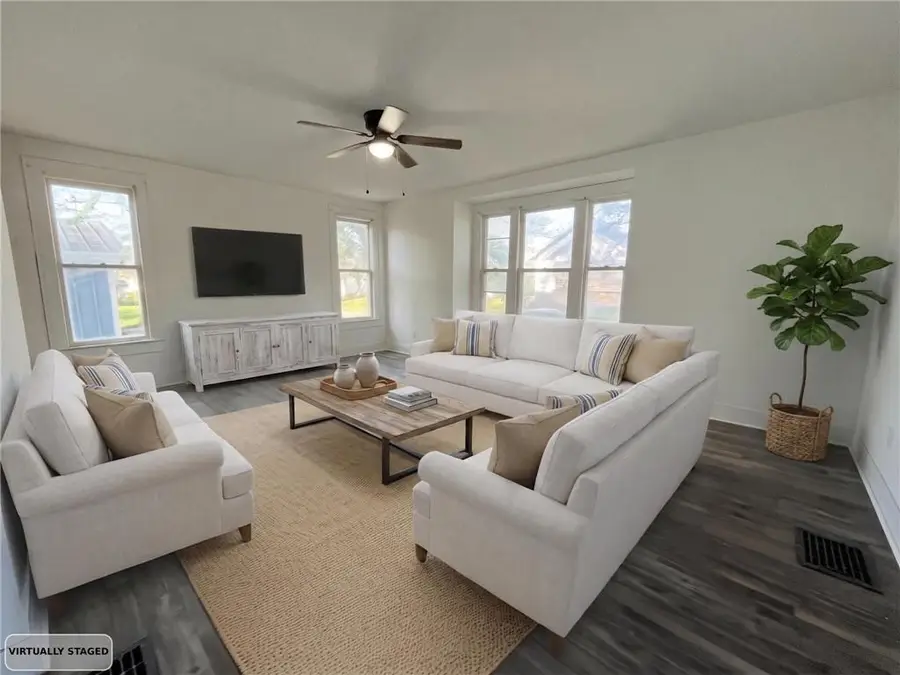 302 E 10th Court, Trenton, MO 64683 - #2