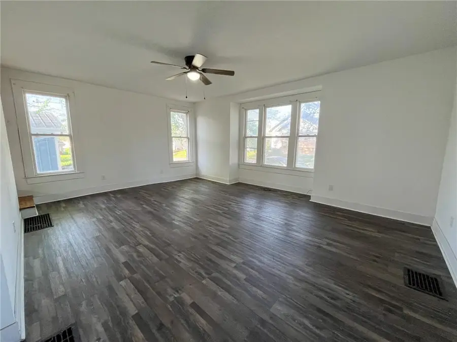 302 E 10th Court, Trenton, MO 64683 - #3