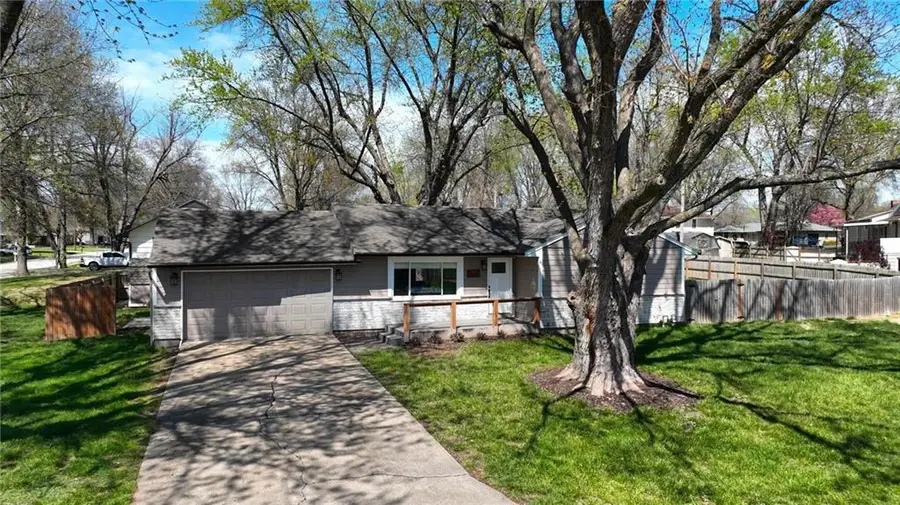 1604 Ridgeway Drive, Greenwood, MO 64034 - #2