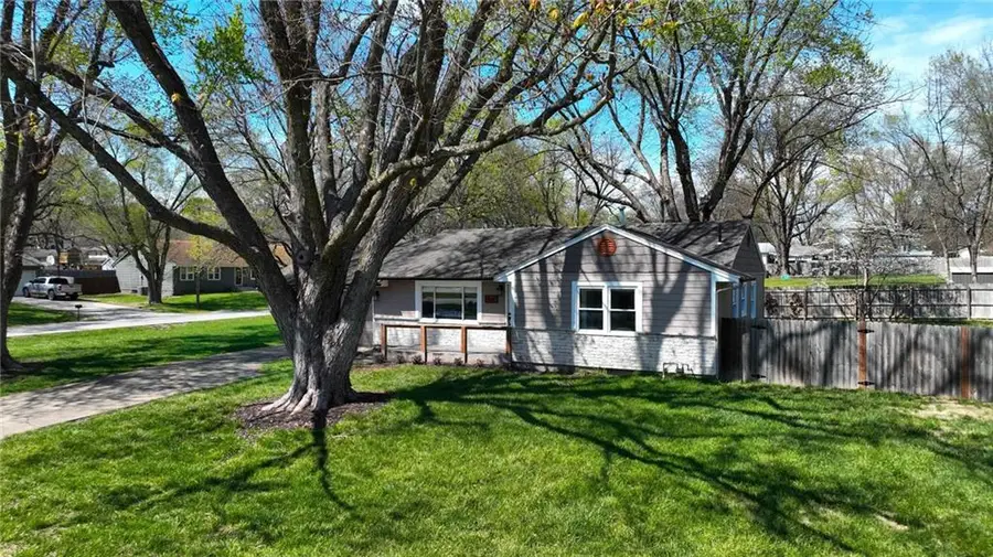 1604 Ridgeway Drive, Greenwood, MO 64034 - #3
