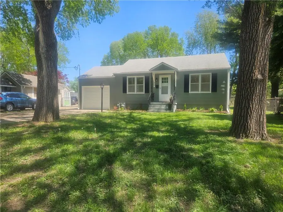 402 SW 17th Street, Blue Springs, MO 64015 - #3