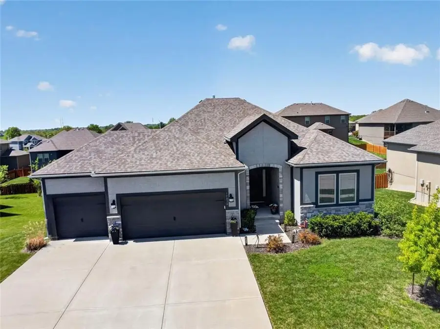 10824 N Crystal Avenue, Kansas City, MO 64156 - #2