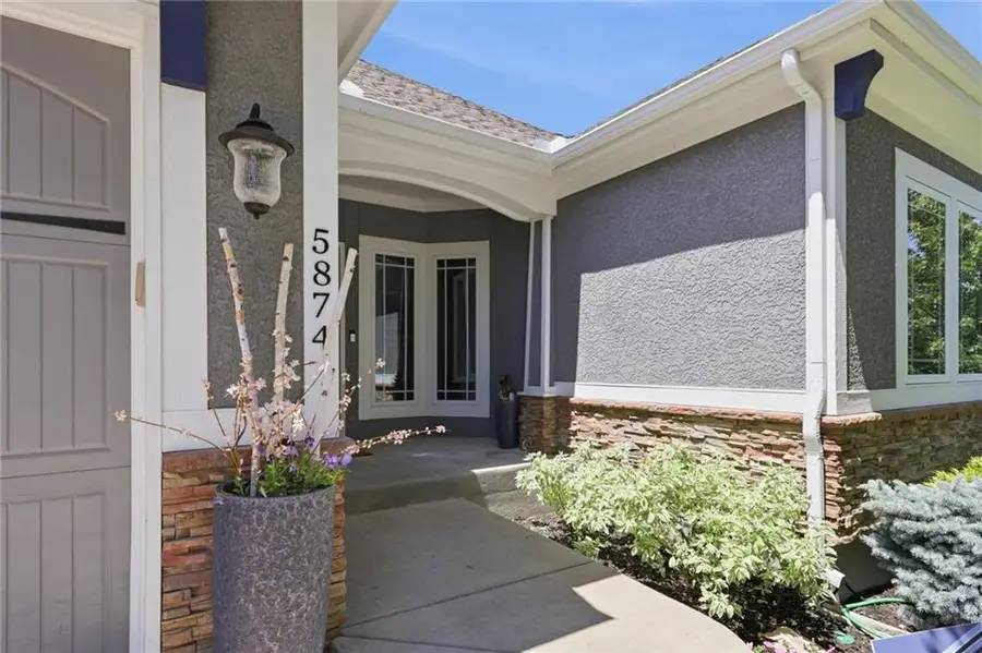 5874 S National Drive, Parkville, MO 64152 - #3