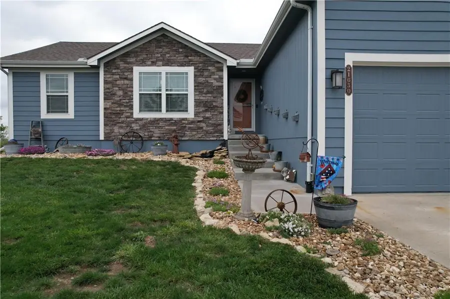 21650 W Wilson Street, Spring Hill, KS 66083 - #3
