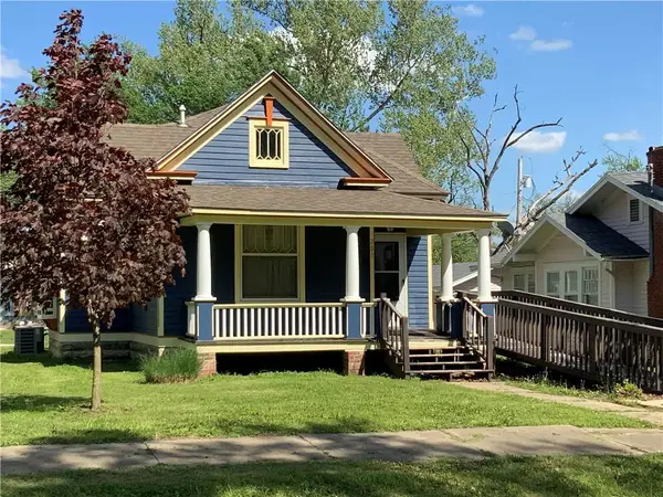 209 S Oak Street, Iola, KS 66749