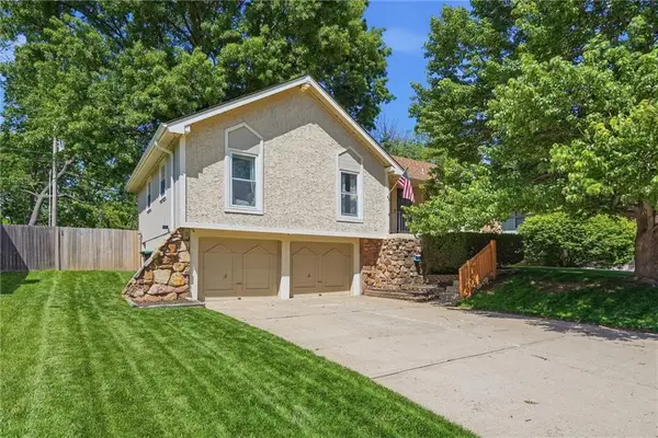 16100 E Cogan Drive, Independence, MO 64055