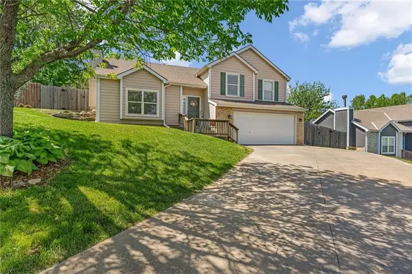 713 N Eagle Pass Drive, Lawrence, KS 66049