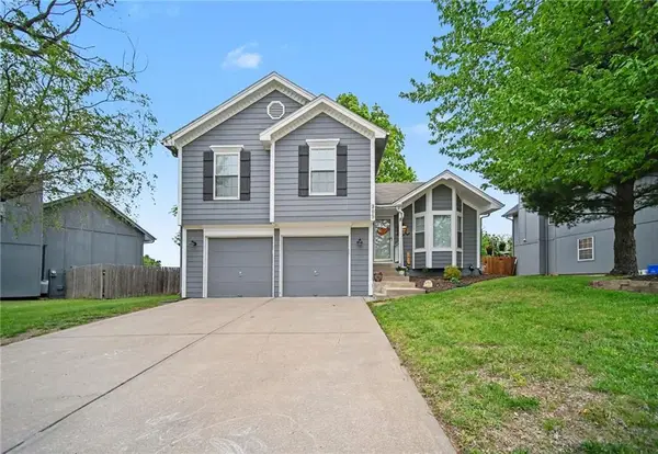 909 NE Michael Drive, Lee's Summit, MO 64086