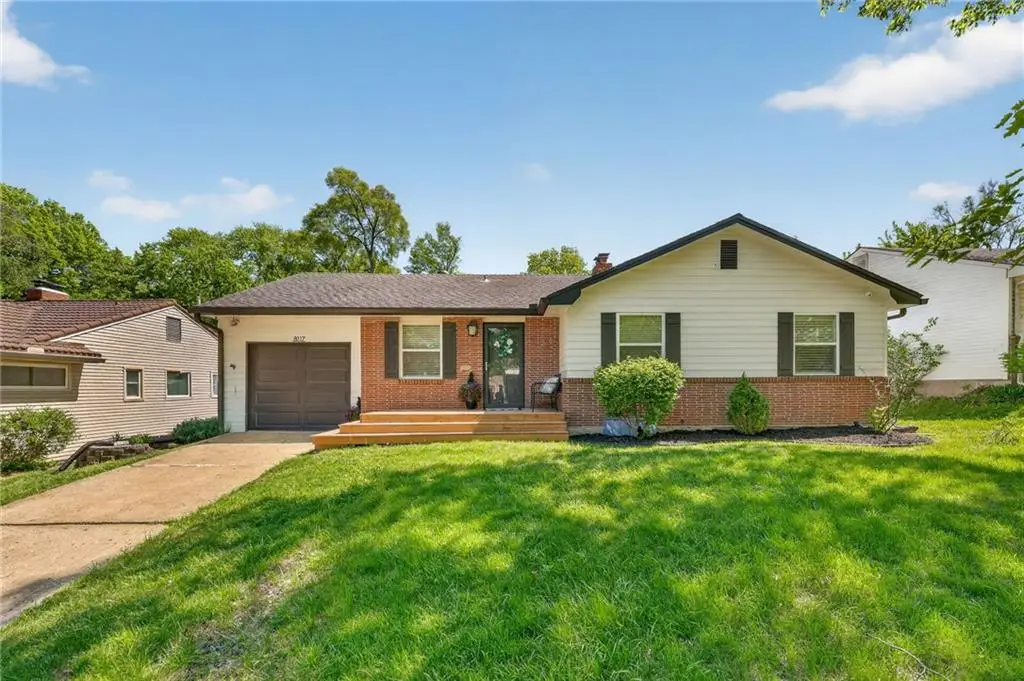 8117 Summit Street, Kansas City, MO 64114 - #1