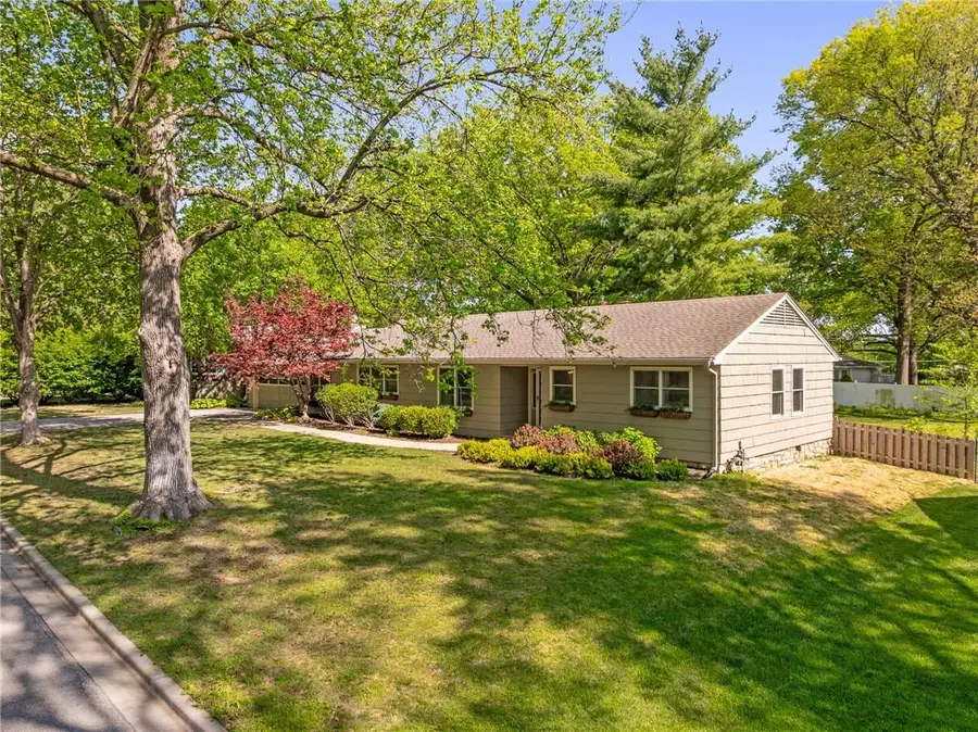 2105 W 97th Street, Leawood, KS 66206 - #2