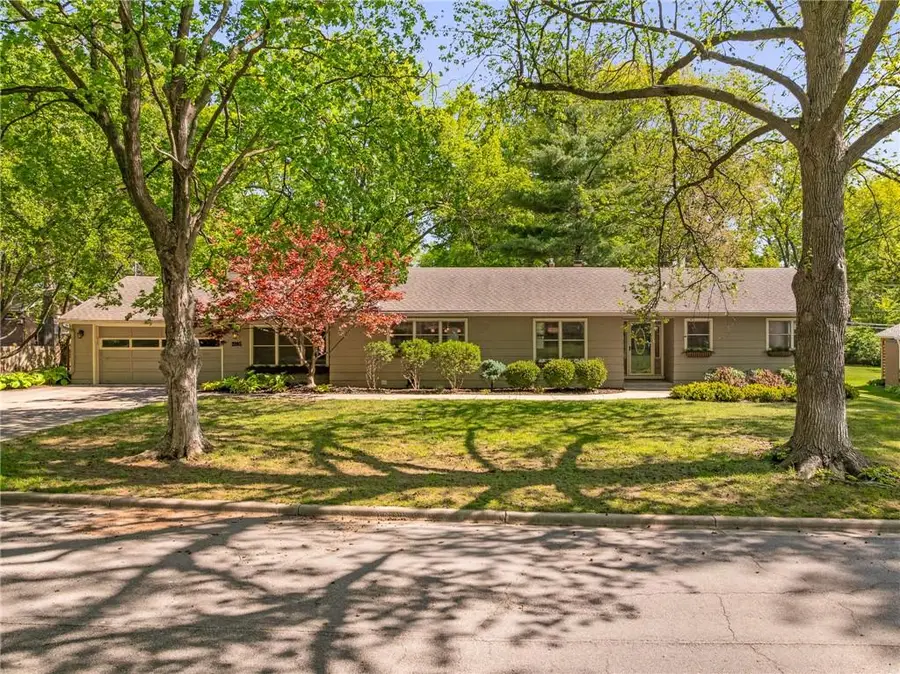 2105 W 97th Street, Leawood, KS 66206 - #3