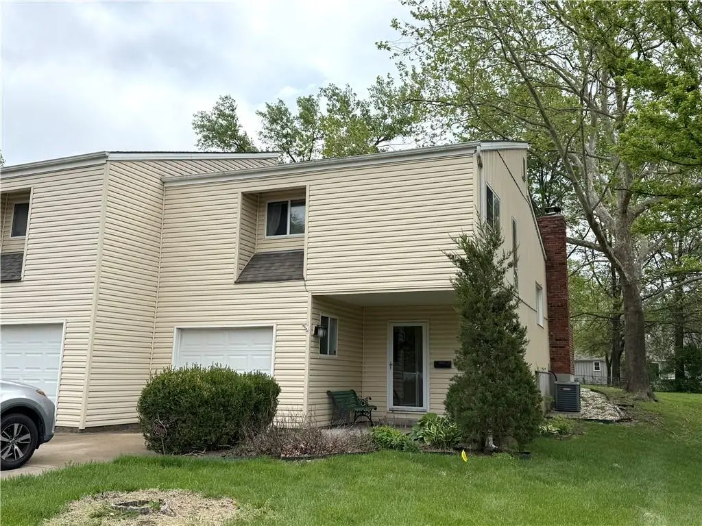 1507 E 97th Street, Kansas City, MO 64131 - #1