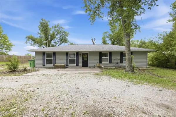 510 E 2nd Street, Pomona, KS 66076