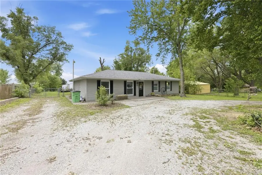510 E 2nd Street, Pomona, KS 66076 - #2