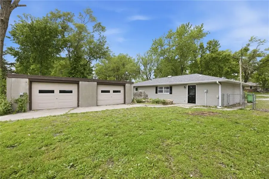 510 E 2nd Street, Pomona, KS 66076 - #3