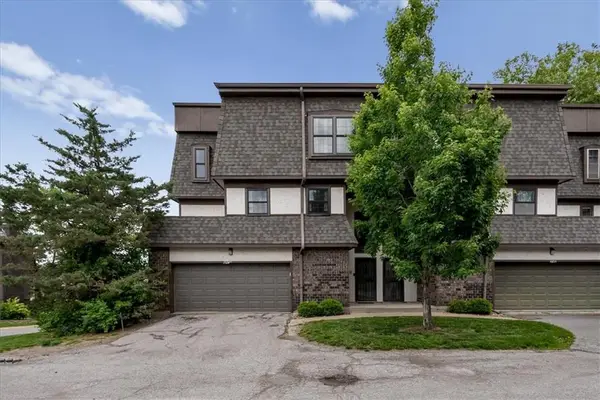 10249 Cedarbrooke Lane, Kansas City, MO 64131