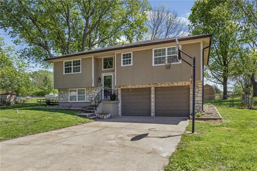 1101 S Doyle Street, Louisburg, KS 66053 - #2