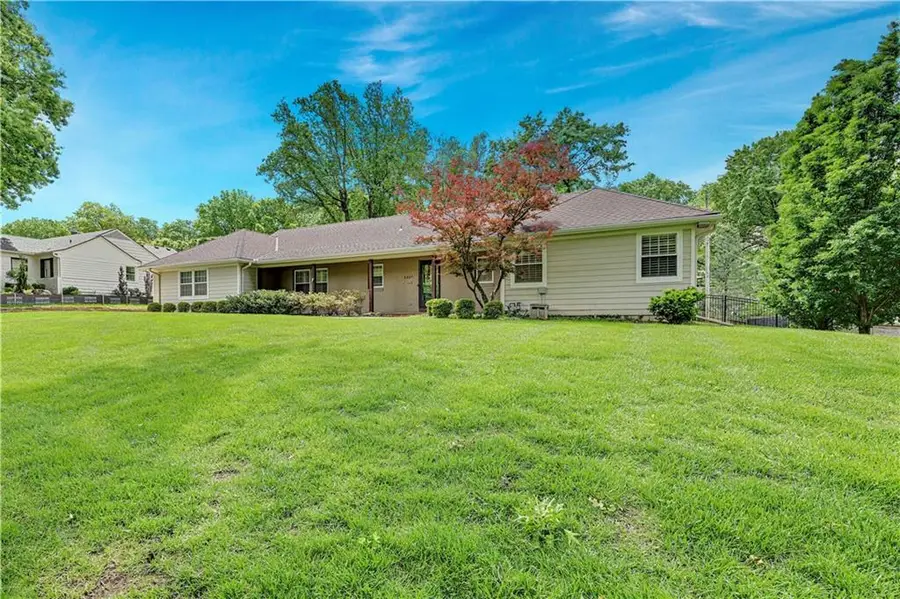 1227 W 66th Street, Kansas City, MO 64113 - #3