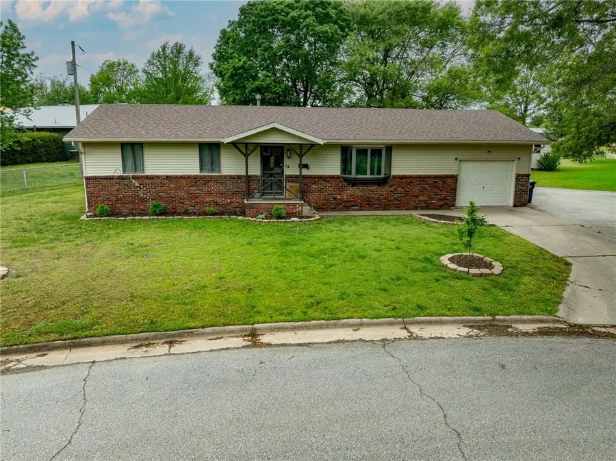 529 Sunset Circle, Columbus, KS 66725 - #2