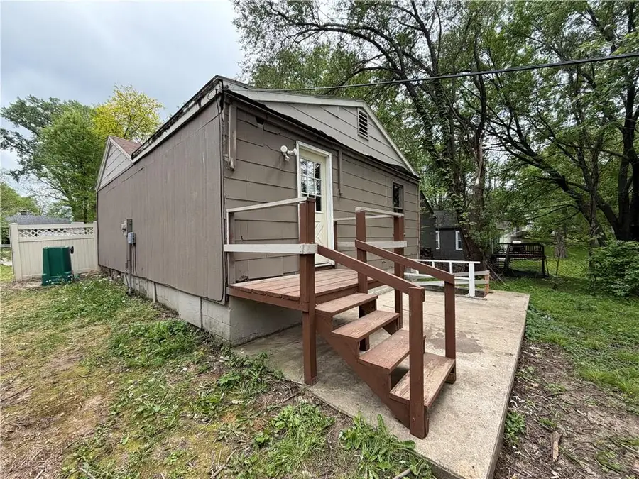 326 N Cedar Avenue, Independence, MO 64053 - #3