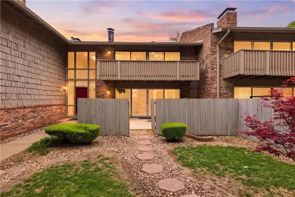 8730 Metcalf Avenue #105, Overland Park, KS 66212