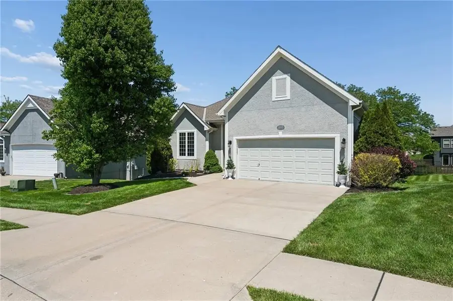 11005 N Cosby Avenue, Kansas City, MO 64154 - #2