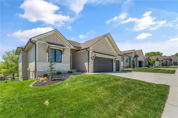 4316 NE Hideaway Drive, Lee's Summit, MO 64064