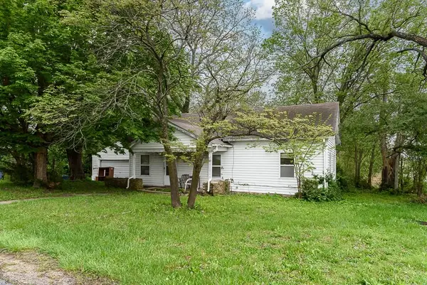104 E 8th Street, Tonganoxie, KS 66086