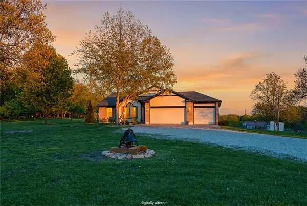 16023 Jesse James Farm Road, Kearney, MO 64060