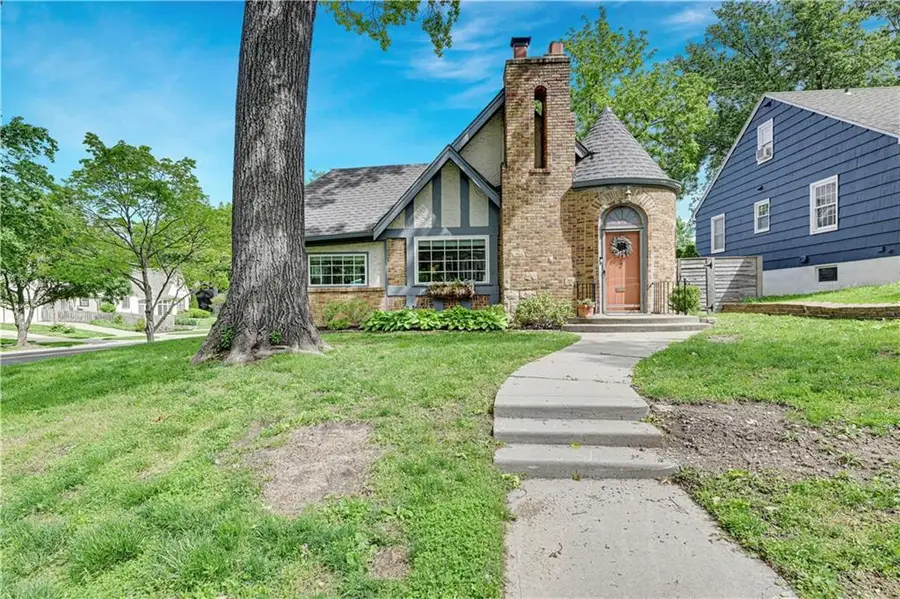300 E Dartmouth Road, Kansas City, MO 64113 - #2
