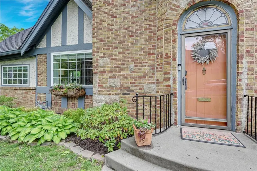 300 E Dartmouth Road, Kansas City, MO 64113 - #3