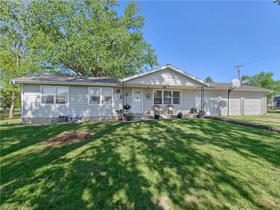 102 Walnut Court, Perry, KS 66073 - #3