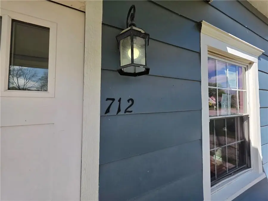 712 E Market Street, La Cygne, KS 66040 - #2