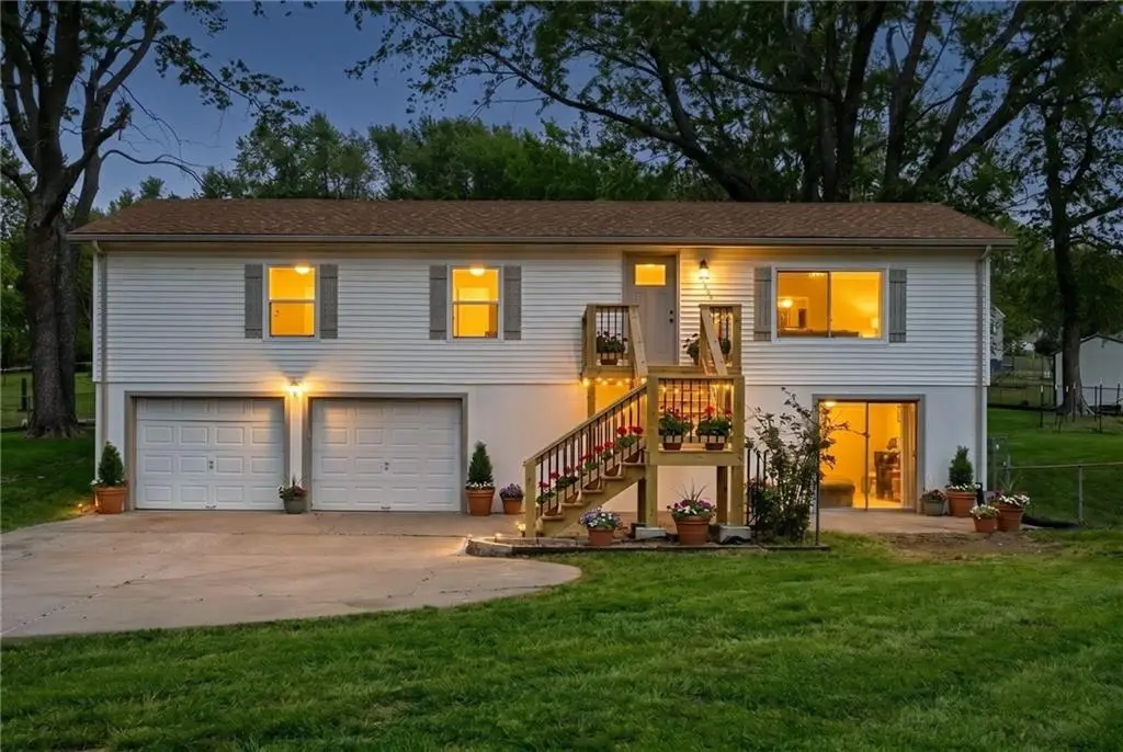 1801 N Davidson Road, Independence, MO 64058 - #1
