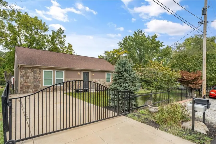 5820 NE 61st Street, Kansas City, MO 64119 - #3