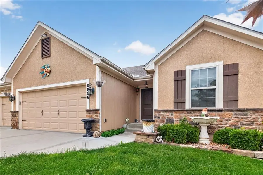 8606 N Utica Court, Kansas City, MO 64153 - #2