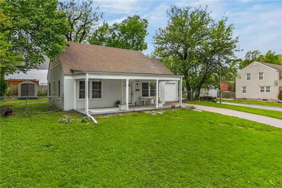 7300 Wyandotte Street, Kansas City, MO 64114 - #2