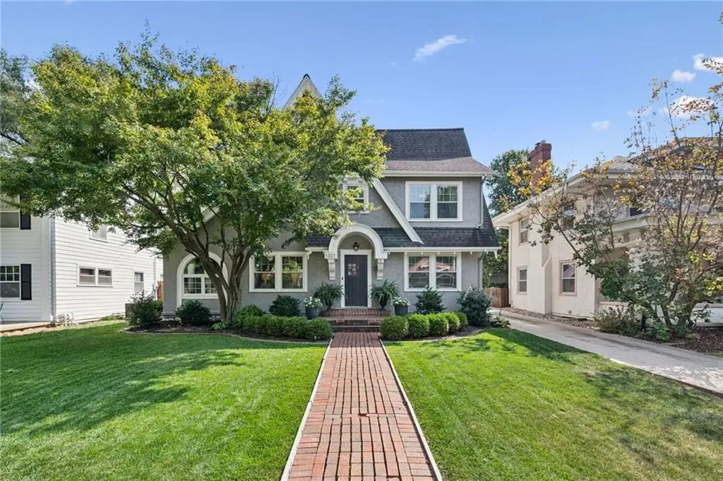 1021 W 71st Terrace, Kansas City, MO 64114 - #1