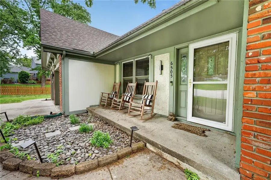 6505 N Wabash Avenue, Gladstone, MO 64118 - #3