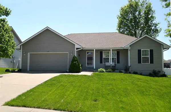 307 E 22nd Street, Kearney, MO 64060