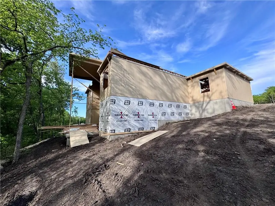 8638 Eagle Creek Drive, De Soto, KS 66018 - #2
