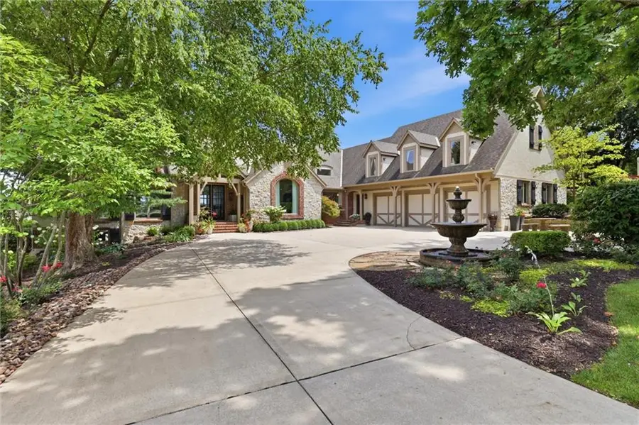 206 South Shore Drive, Lake Winnebago, MO 64034 - #2