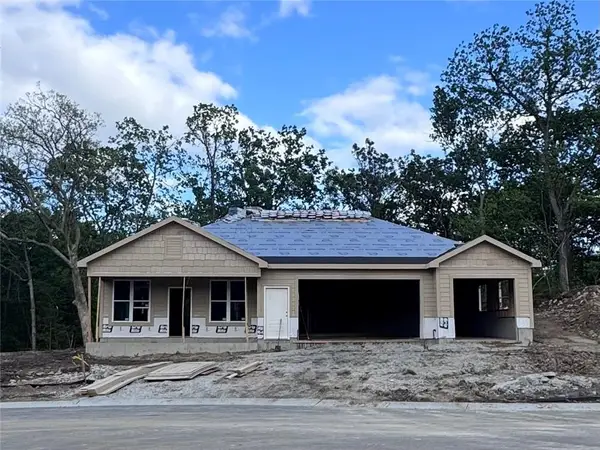 8479 Eagle Creek Drive, De Soto, KS 66018