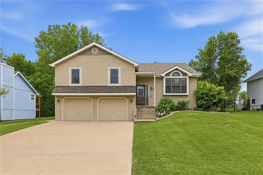 913 Park Avenue, Leavenworth, KS 66048 - #2