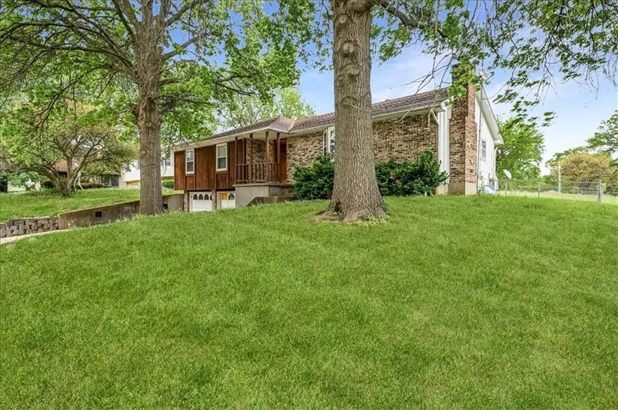 1000 N 20th Street, Leavenworth, KS 66048 - #3