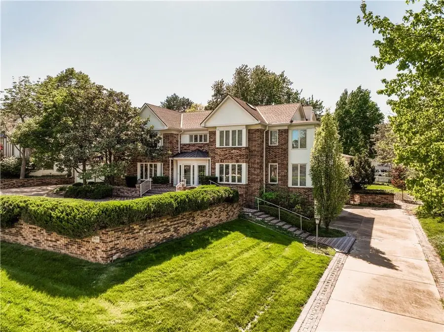 8616 Cedar Drive, Prairie Village, KS 66207 - #2