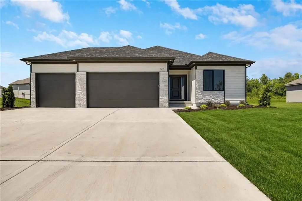 216 SW Chelmsford Drive, Blue Springs, MO 64014 - #1