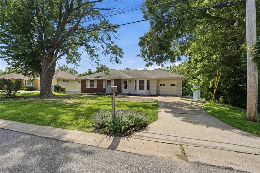 4830 Marsh Avenue, Kansas City, MO 64129 - #3