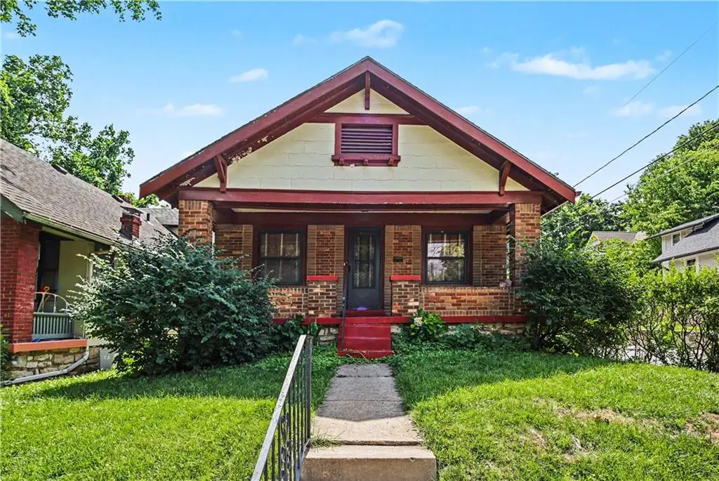 4100 Roanoke Road, Kansas City, MO 64111 - #1