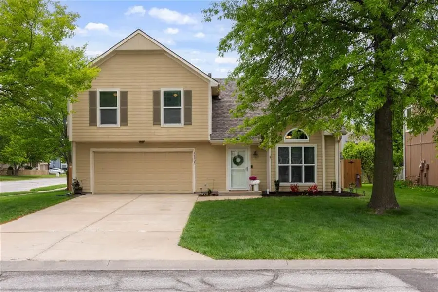 16307 S Church Street, Olathe, KS 66062 - #2